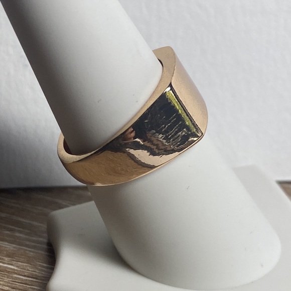 NEW Goldtone Signet Ring - Picture 6 of 11